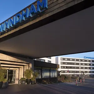 Szálloda Wyndham Stuttgart Airport Messe
